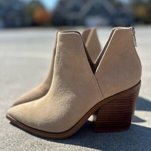 Vince Camuto Gigietta